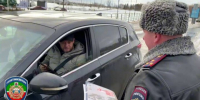 Ни разу не нарушивших ПДД водителей поздравили автоинспекторы в Казани - Мензеля