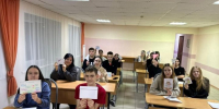 Новогоднее тепло для защитников: студенты педагогического колледжа написали письма солдатам - Мензеля